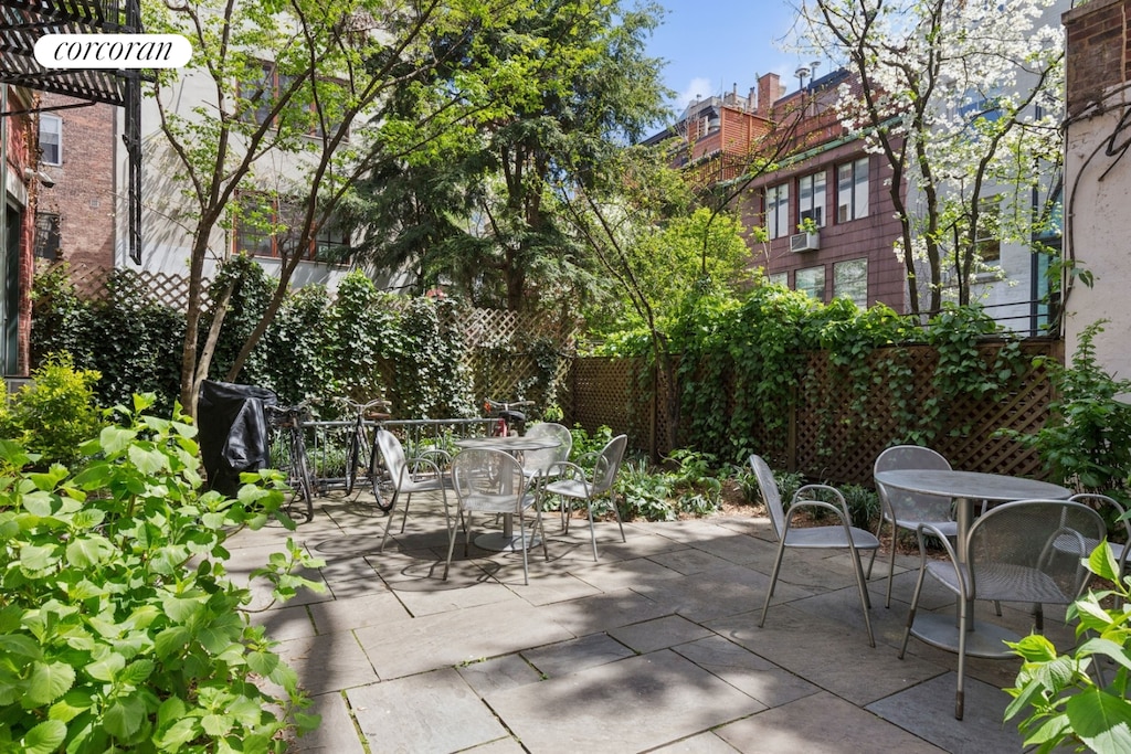 84 Horatio St Unit 4C, New York City, NY 10014 - view of patio with outdoor dining space