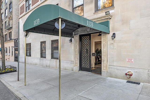 1133 Park Ave Unit 2W, New York City, NY 10128 - doorway to property with visible vents