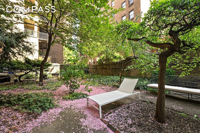 230 E 50th St Unit 3B, New York City, NY 10022 - view of home's community