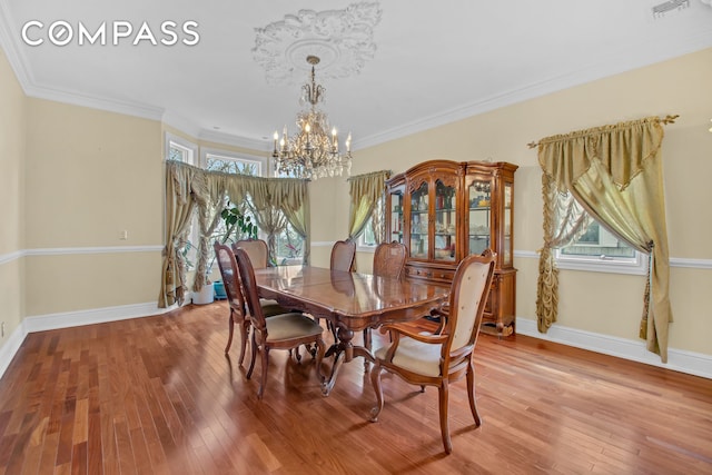dining room featuring an inviting chandelier, a wealth of natural light, light wood-style floors, and visible vents