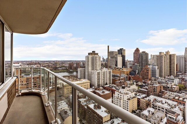 404 E 79th St Unit 28Fg, New York City, NY 10075 - balcony featuring a skyline view
