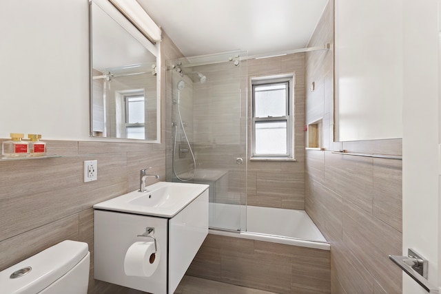 201 E 36th St Unit 17D, New York City, NY 10016 - full bath featuring tile walls, vanity, and tiled shower