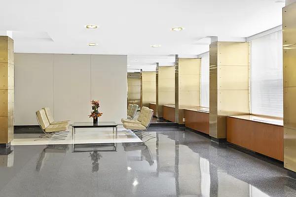 305 E 24th St Unit 4L, New York City, NY 10010 - view of lobby
