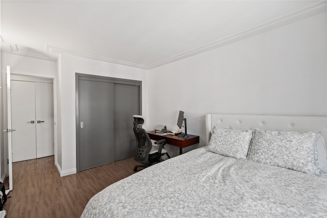 bedroom with a closet, baseboards, and wood finished floors