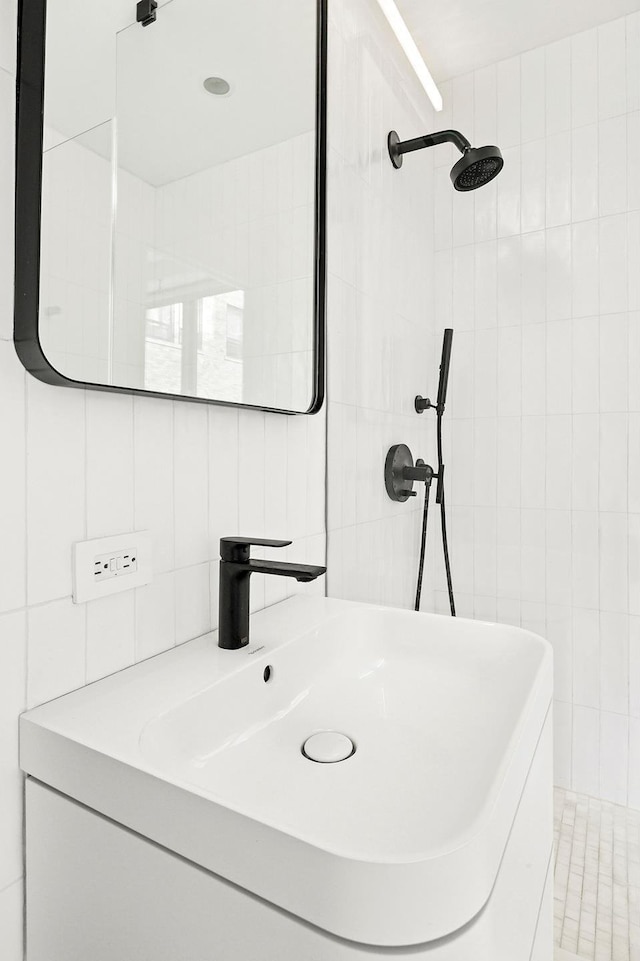 bathroom featuring tile walls, vanity, and tiled shower