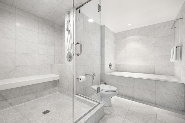 bathroom featuring tiled tub, tile walls, toilet, recessed lighting, and tiled shower
