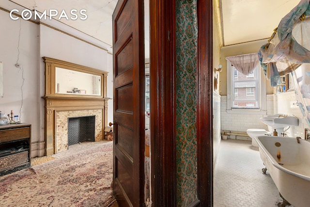 32 W 85th St, New York City, NY 10024 - hall featuring a wainscoted wall and tile walls