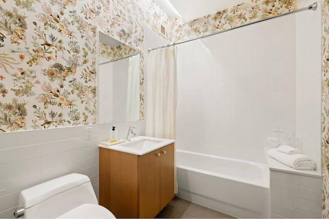 220 W 148th St Unit 1L, New York City, NY 10039 - bathroom with wallpapered walls, vanity, toilet, shower / bath combo, and tile patterned floors