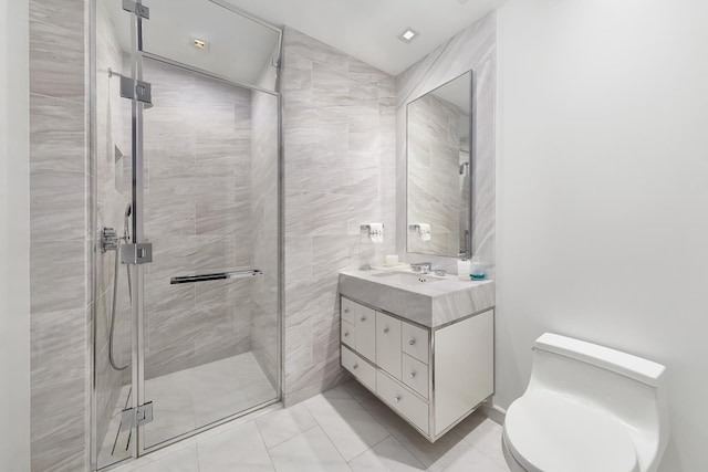 full bathroom featuring toilet, a shower stall, and vanity