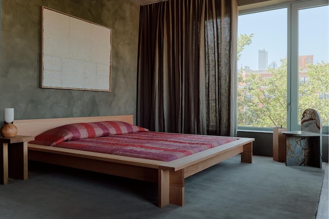 bedroom with carpet flooring