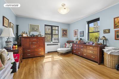 living area featuring crown molding, visible vents, and light wood-style floors