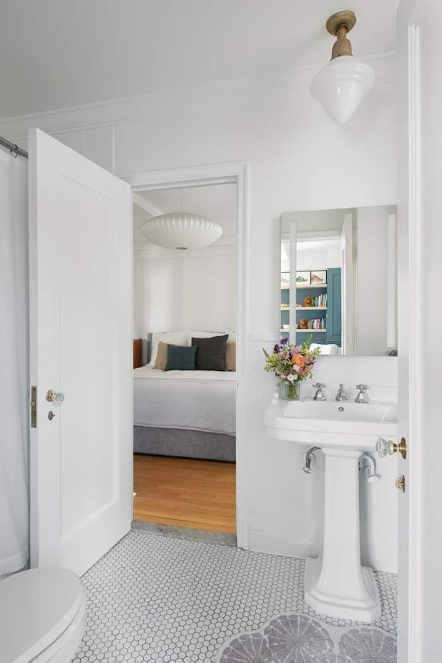 bathroom featuring toilet and ensuite bath