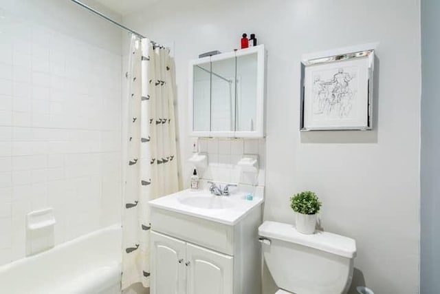 186 E 2nd St Unit 2, New York City, NY 10009 - bathroom featuring toilet, vanity, and shower / tub combo