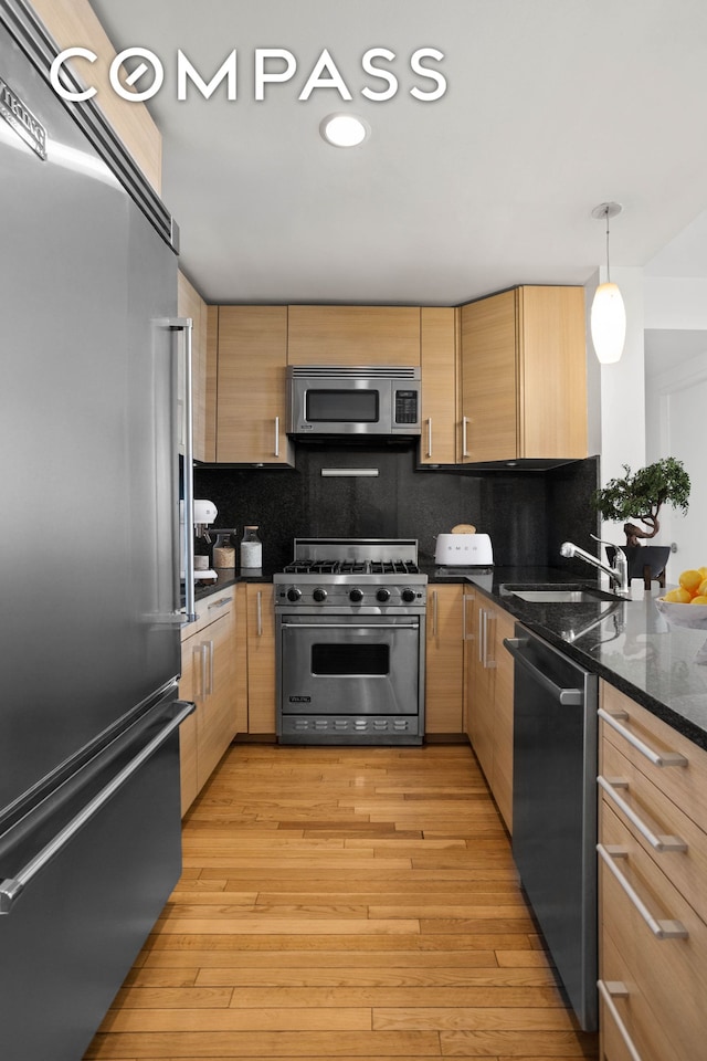 199 State St Unit 4C, New York City, NY 11201 - kitchen featuring high end appliances, a sink, tasteful backsplash, and light wood-style floors