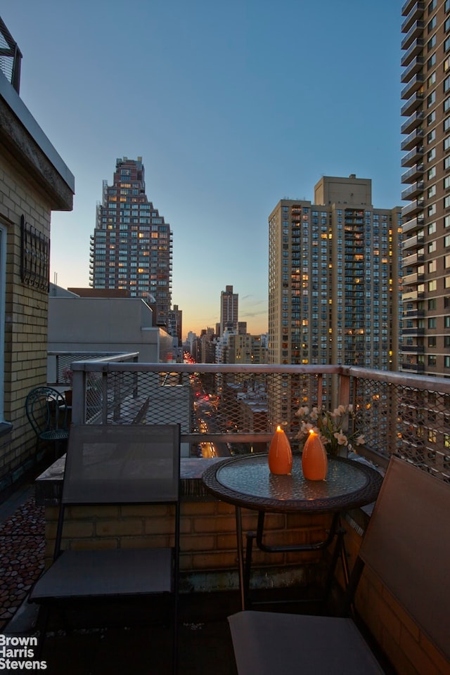 520 E 72nd St Pha, Pha, New York City, NY 10021 - balcony with a city view
