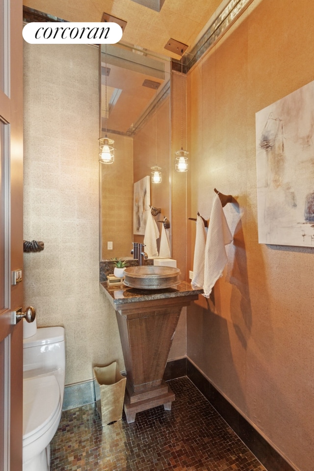 bathroom featuring toilet and a sink