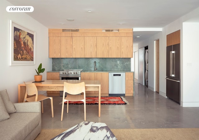 kitchen with light brown cabinetry, tasteful backsplash, premium appliances, visible vents, and modern cabinets