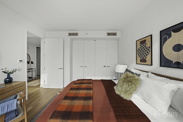 18 W 48th St Phd, Phd, New York City, NY 10036 - bedroom with a closet, wood finished floors, and visible vents