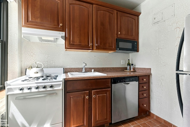 430 E 56th St Unit 4G, New York City, NY 10022 - kitchen with stainless steel dishwasher, white range with gas cooktop, under cabinet range hood, black microwave, and freestanding refrigerator