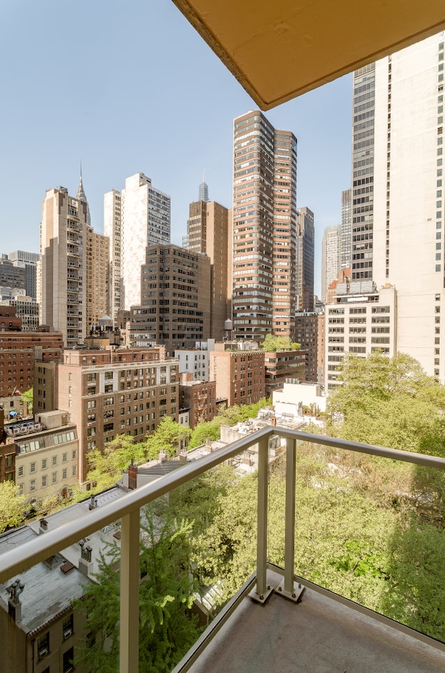 250 E 49th St Unit 10A, New York City, NY 10017 - balcony with a view of skyline