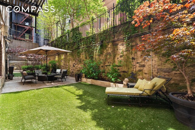 view of yard with a patio area, fence, and an outdoor hangout area