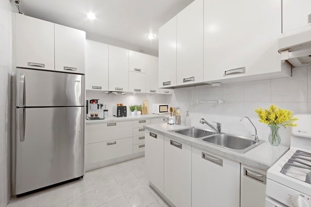 63-61 99th St Unit A-15, New York City, NY 11368 - kitchen featuring white appliances, a sink, light countertops, backsplash, and recessed lighting