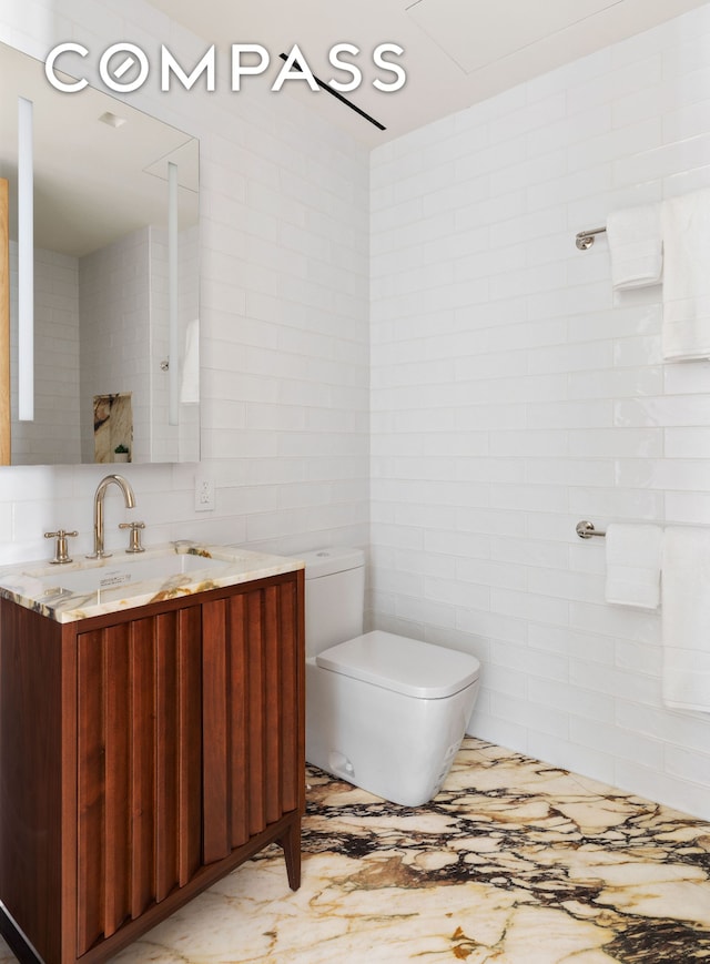 120 E 29th St Phb, Phb, New York City, NY 10016 - bathroom with tile walls and vanity