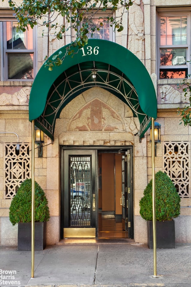 property entrance featuring stone siding