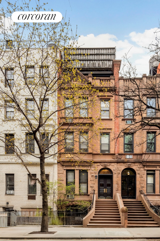 153 W 85th St Unit 4, New York City, NY 10024 - view of apartment building / complex featuring a fenced front yard