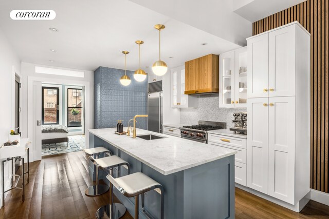 153 W 85th St Unit 4, New York City, NY 10024 - kitchen featuring high quality appliances, dark wood-style floors, plenty of natural light, a kitchen island with sink, and wallpapered walls