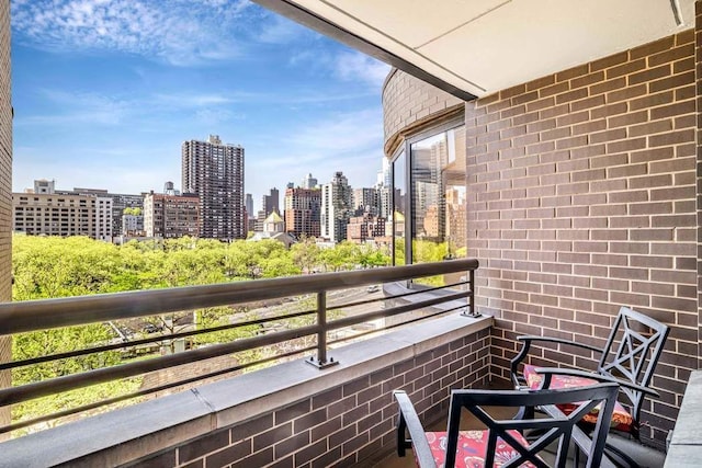330 E 38th St Unit 7Q, New York City, NY 10016 - balcony with a view of skyline
