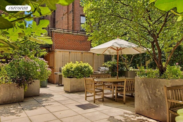 view of patio with outdoor dining space