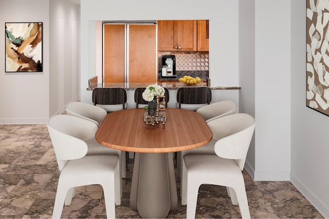 200 E 89th St Unit 27D, New York City, NY 10128 - dining area featuring baseboards