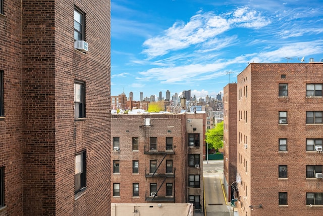 view of property featuring a skyline view