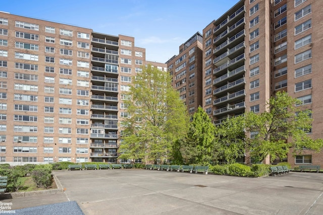 view of apartment building / complex