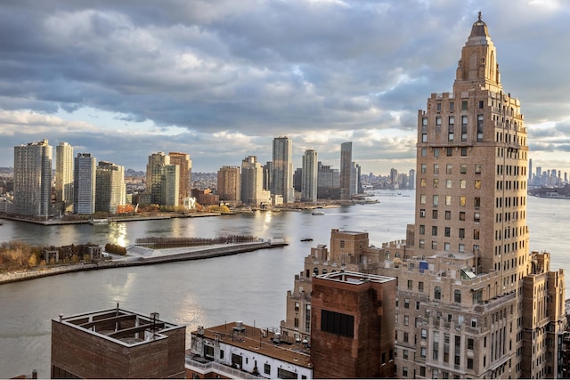 415 E 54th St Unit 25Gg, New York City, NY 10022 - view of city skyline featuring a large body of water