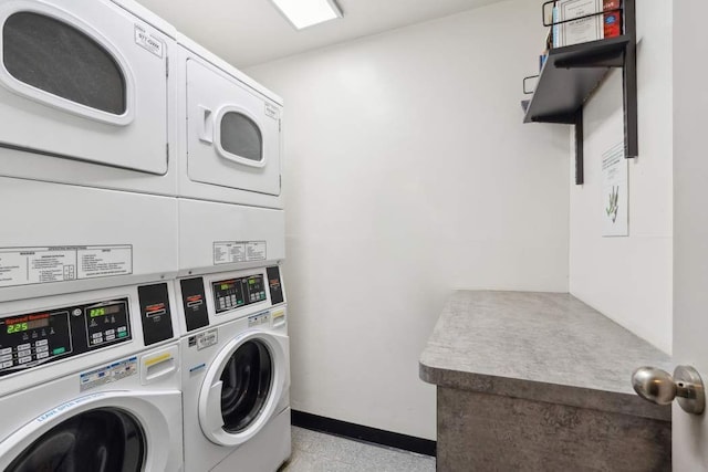 communal laundry room with stacked washer and clothes dryer, independent washer and dryer, and baseboards
