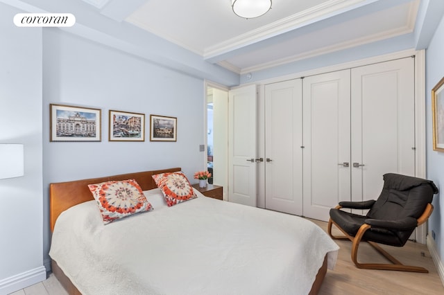 588 W End Ave Unit 4B, New York City, NY 10024 - bedroom with light wood-type flooring, crown molding, a closet, and baseboards