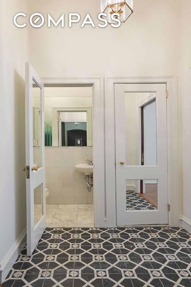 157 E 75th St Unit 1E, New York City, NY 10021 - half bathroom with toilet and a chandelier