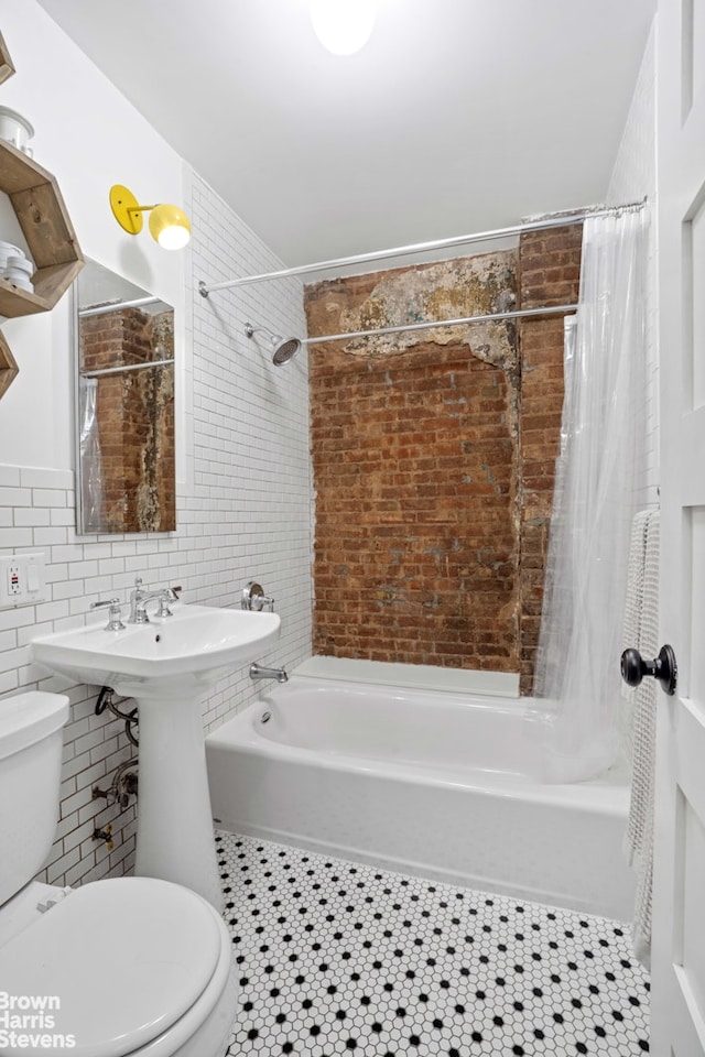 bathroom featuring toilet, tile walls, shower / bath combo, and tile patterned flooring