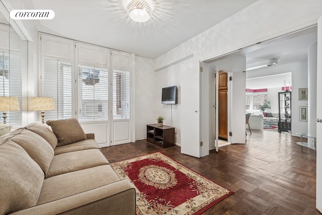 living area featuring baseboards