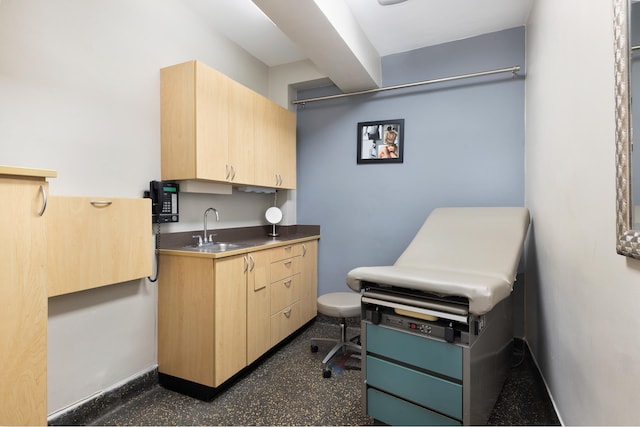 laundry area featuring a sink and baseboards