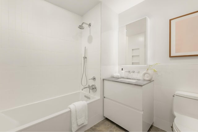 684 Dean St Unit 4, New York City, NY 11238 - full bath with bathtub / shower combination, toilet, vanity, and tile walls