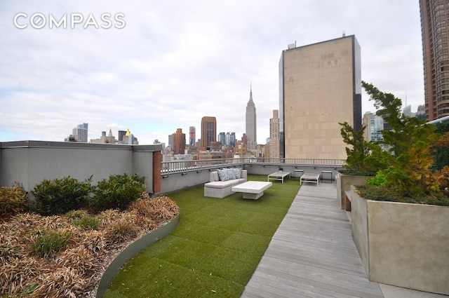 view of yard with a skyline view and an outdoor living space