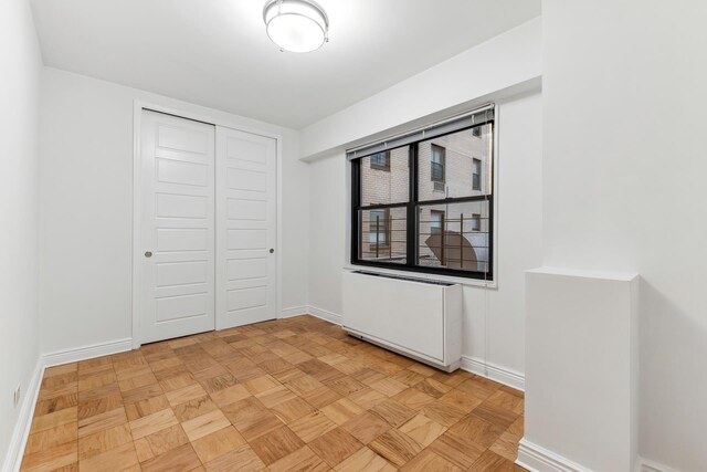 unfurnished bedroom featuring baseboards and a closet