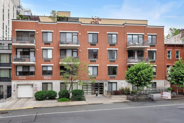 view of apartment building / complex
