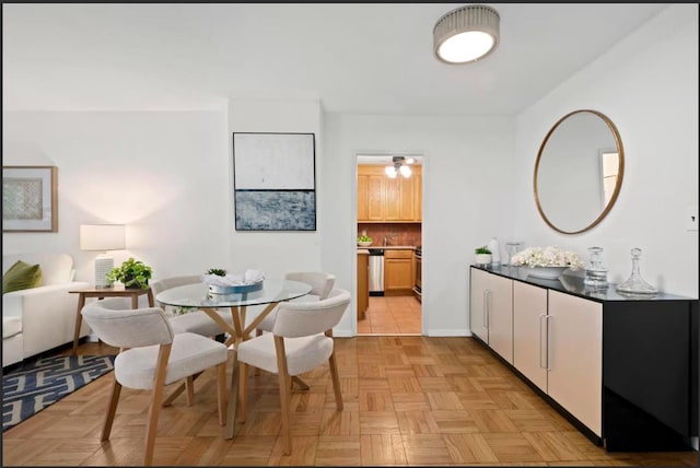 251 E 51st St Unit 3M, New York City, NY 10022 - view of dining area