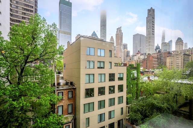 166 E 63rd St Unit 6B, New York City, NY 10021 - view of property featuring a skyline view