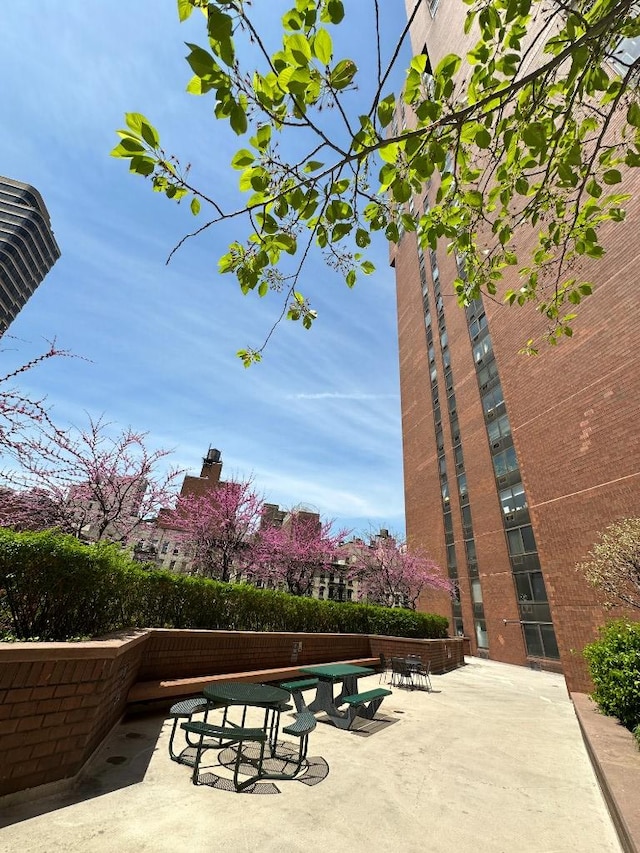 1641 3rd Ave Unit 28B, New York City, NY 10128 - surrounding community with a patio area