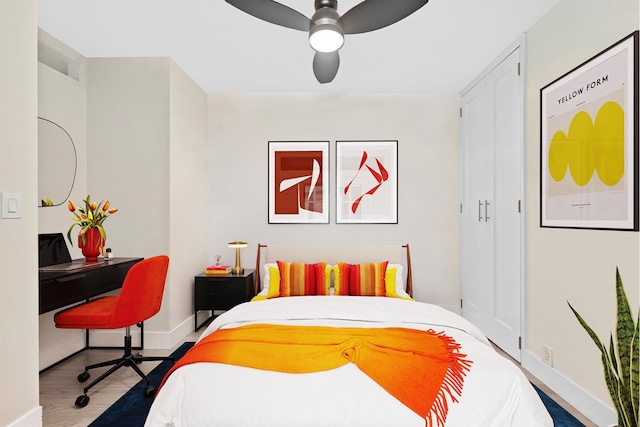 415 E 37th St Unit 31D, New York City, NY 10016 - bedroom featuring baseboards, a desk, wood finished floors, ceiling fan, and a closet